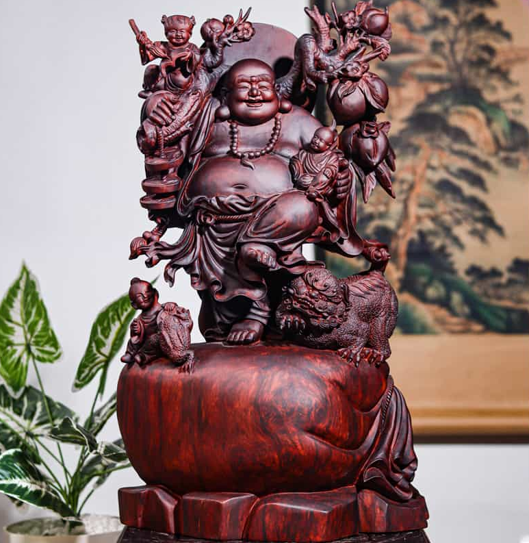 Tượng Phật Di Lặc trên gỗ Tử Đàn.png